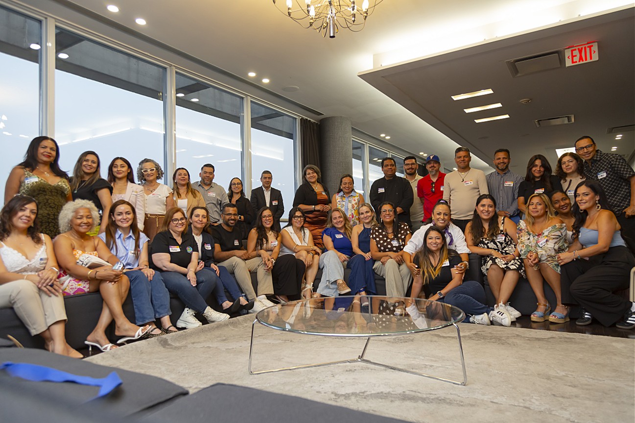 Foto grupal de los emprendedores en el networking B2B Conexiones que Impulsan