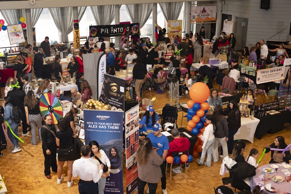 Stands de emprendedores latinos en la Expo Latino Feria